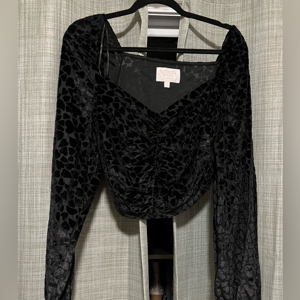 Francesca's Collections Black Heart Velvet Blouse